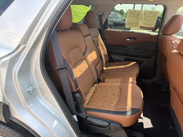 Used 2025 Nissan Pathfinder Platinum w/ Cargo Package image 28