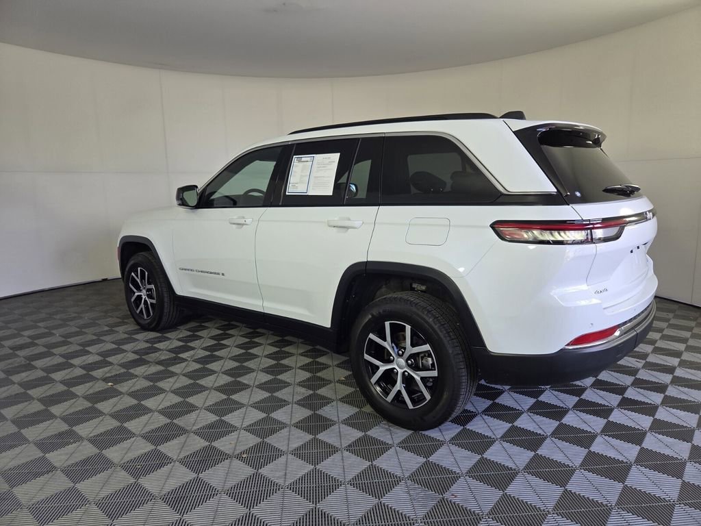 Certified 2025 Jeep Grand Cherokee Limited image 8