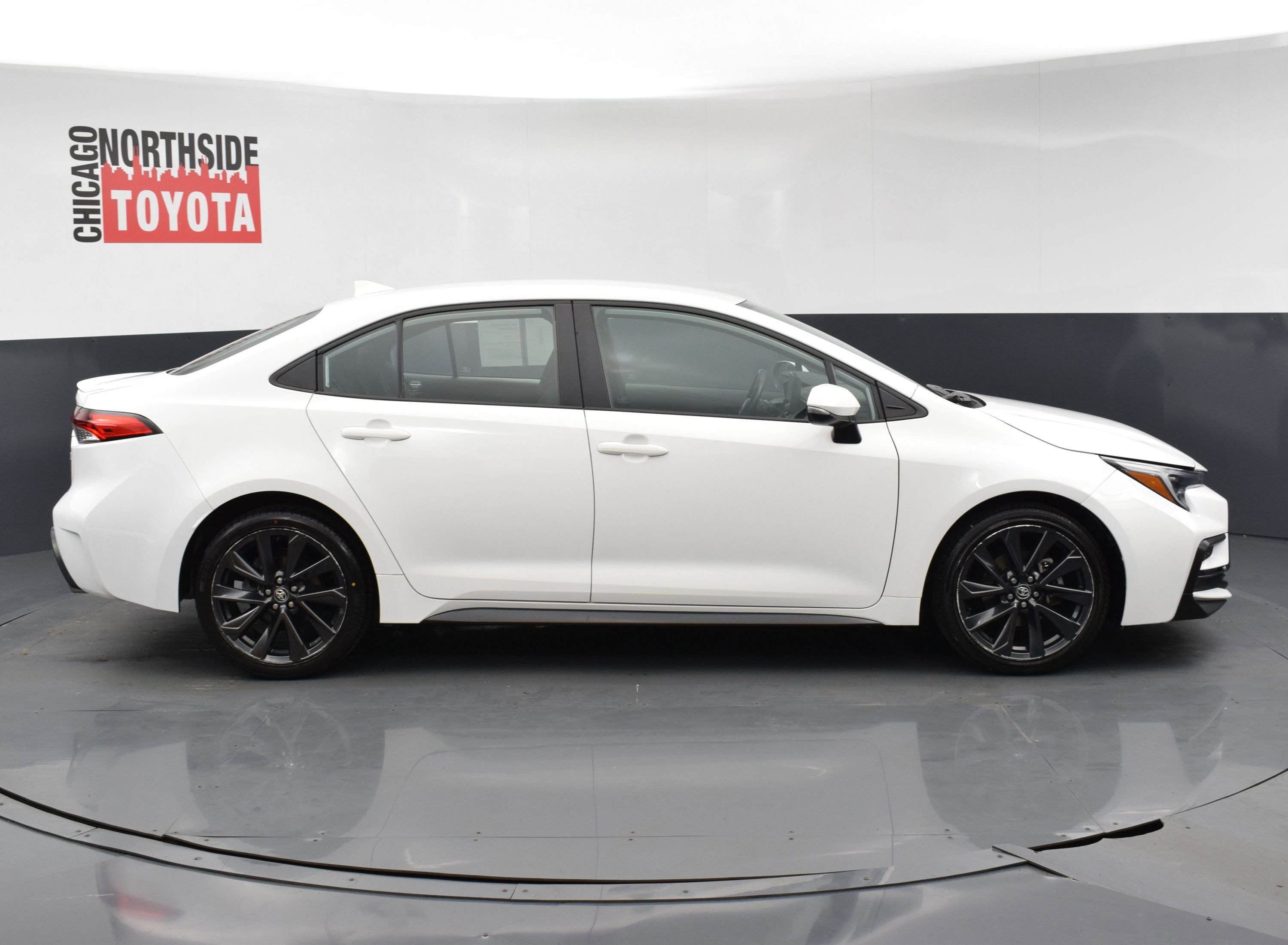 Used 2023 Toyota Corolla SE FWD image 5