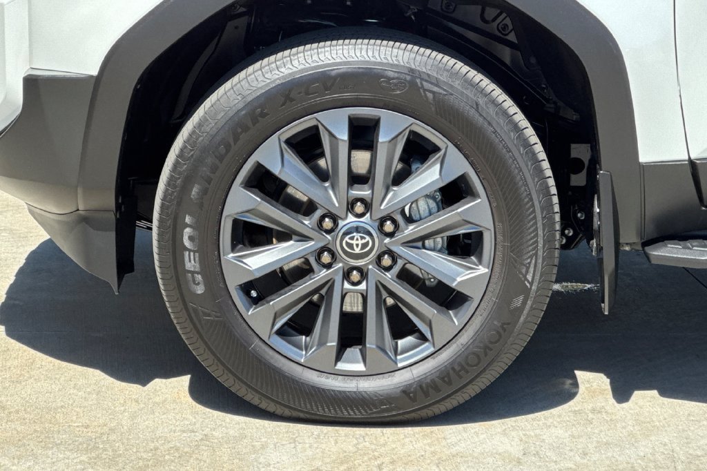 Used 2025 Toyota Land Cruiser AWD/4WD image 32