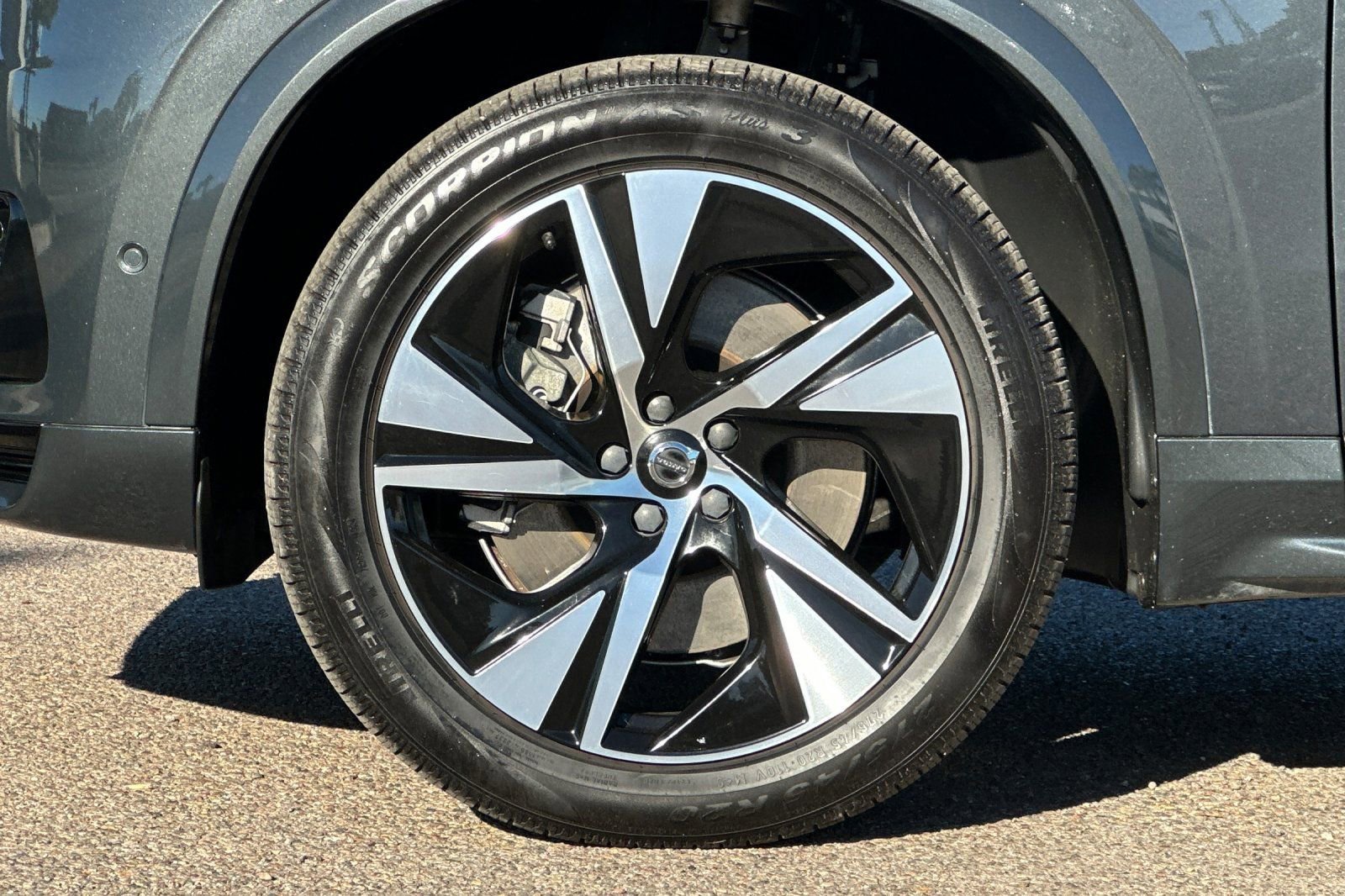 Used 2022 Volvo XC90 T8 R-Design w/ Advanced Package image 27