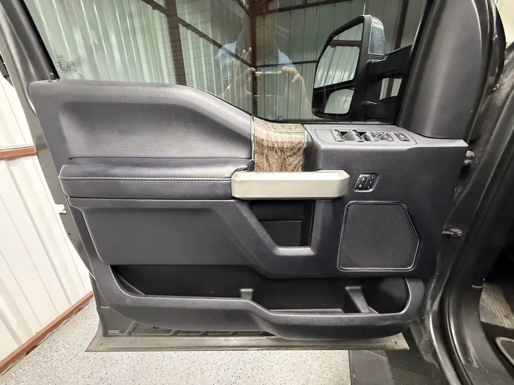 Used 2017 Ford F250 Lariat w/ Chrome Package image 7