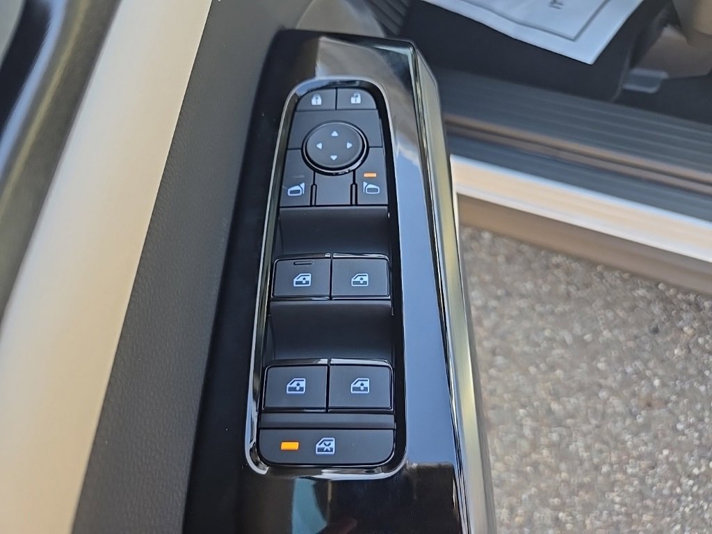 New 2025 Nissan Pathfinder SL w/ Black Appearance Package image 10