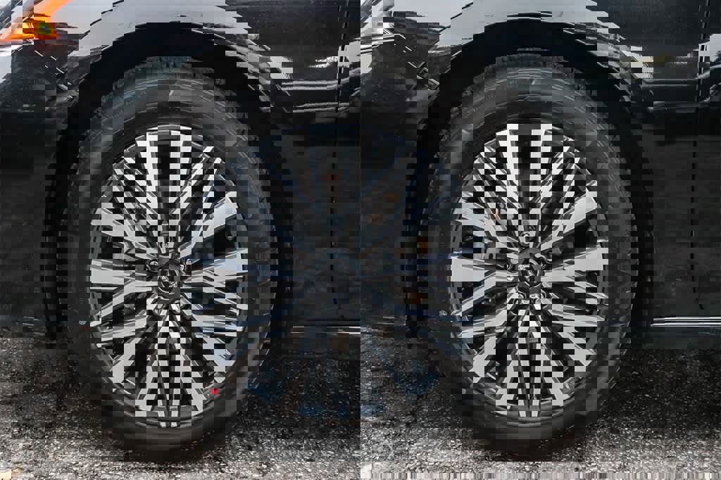 Used 2024 Nissan Altima 2.5 SV image 11