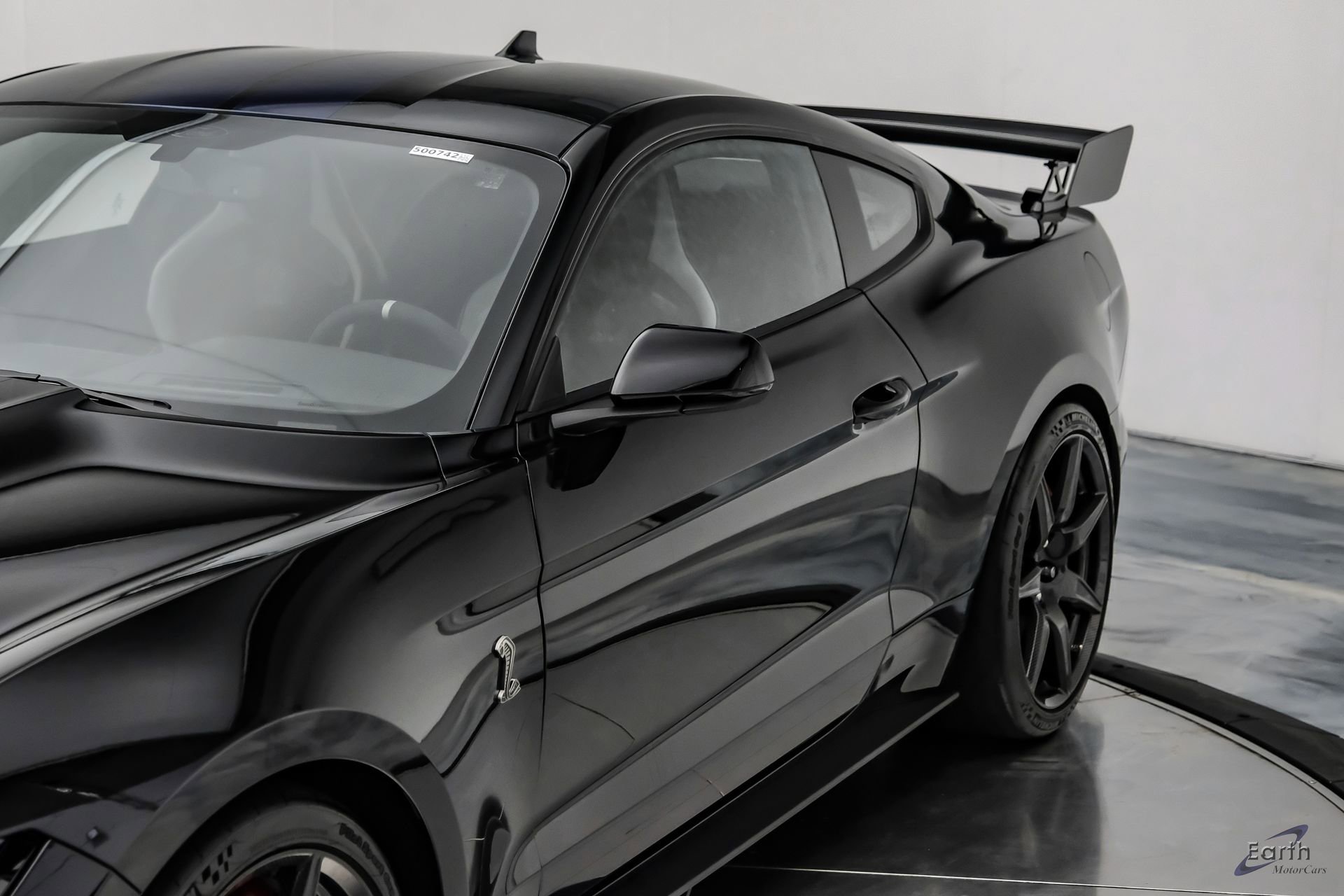 Used 2021 Ford Mustang Shelby GT500 w/ Carbon Fiber Track Pack RWD image 28