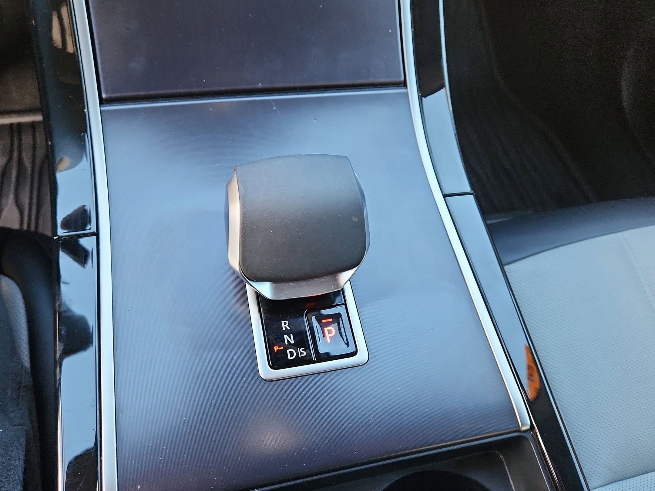 Certified 2026 Land Rover Range Rover Evoque Dynamic SE image 16