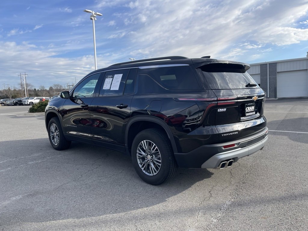 Used 2025 Chevrolet Traverse LT image 5