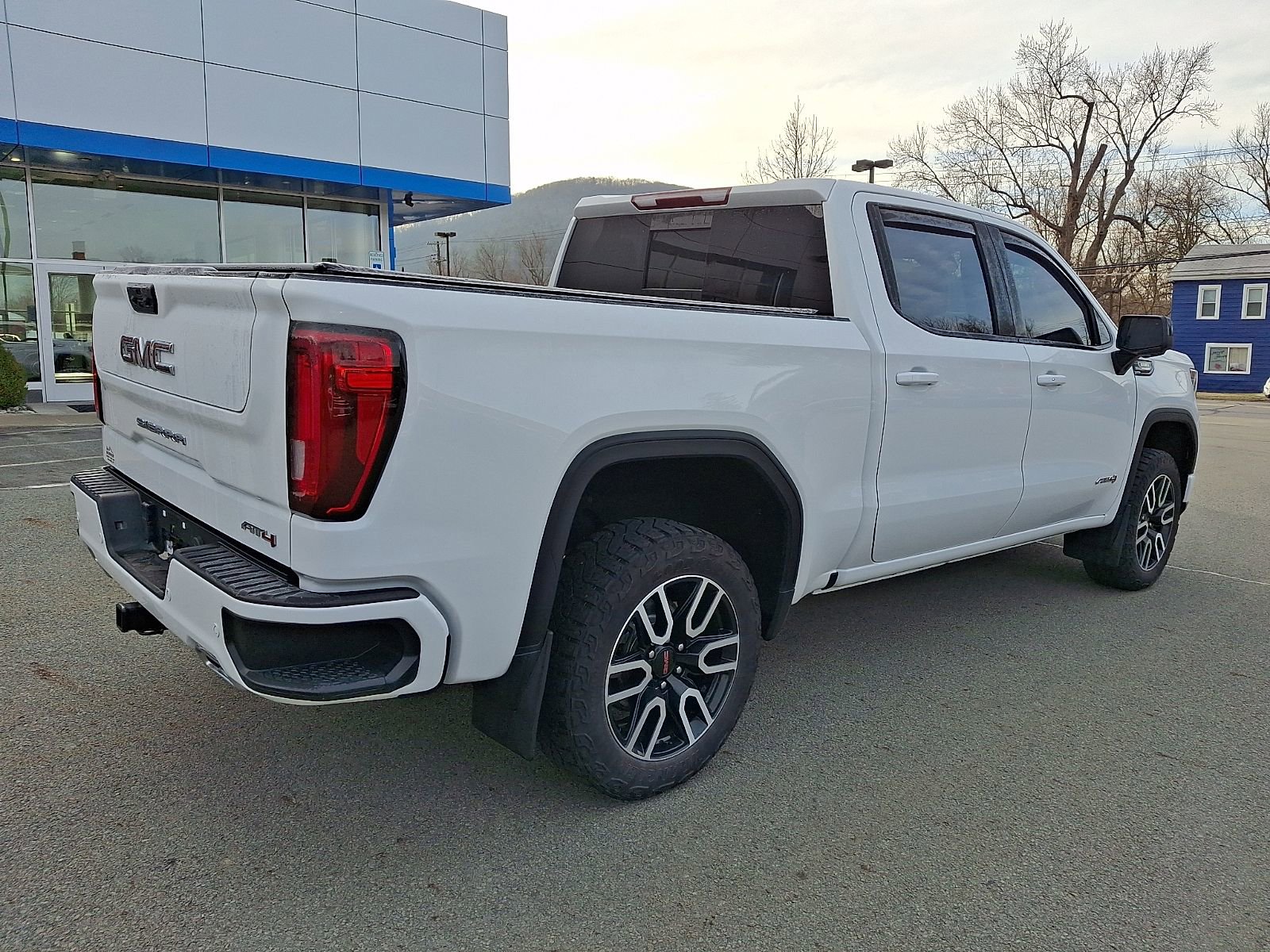 Used 2023 GMC Sierra 1500 AT4 w/ AT4 Preferred Package image 6