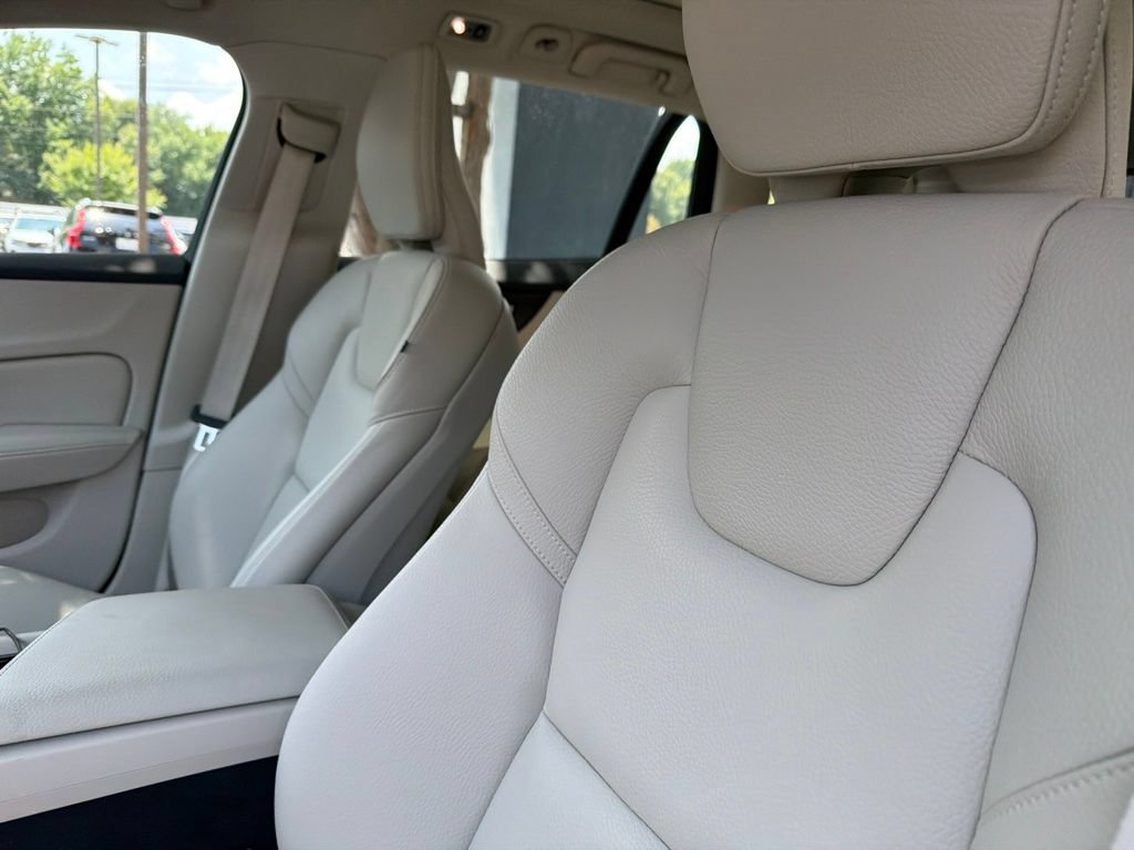 Used 2020 Volvo V60 T5 Momentum w/ Protection Package Premier FWD image 4