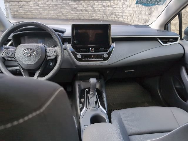 Used 2025 Toyota Corolla LE image 22