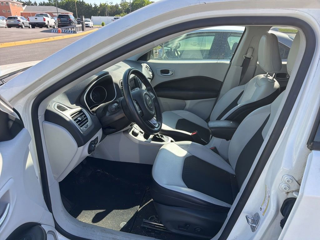 Used 2019 Jeep Compass Latitude w/ Popular Equipment Group AWD/4WD image 9