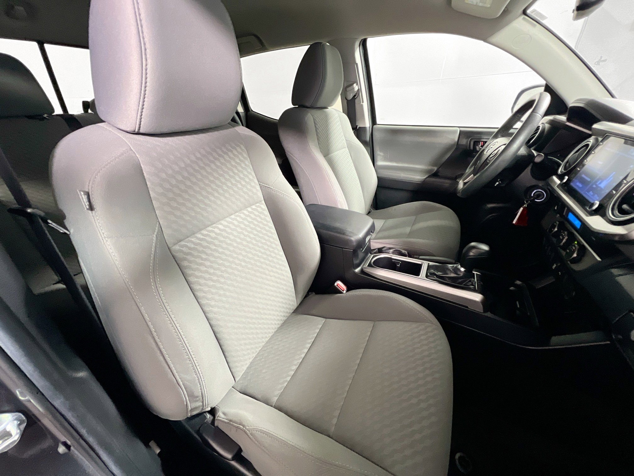 Used 2022 Toyota Tacoma SR5 w/ Technology Package image 30