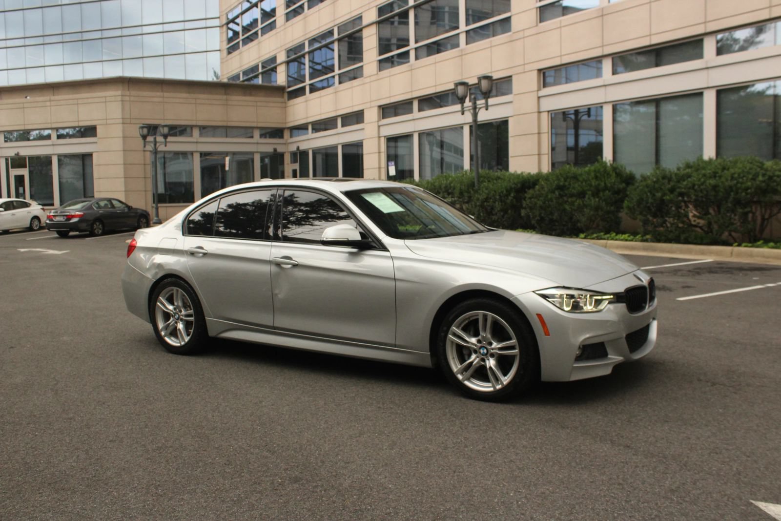 Used 2018 BMW 330i Sedan RWD image 2