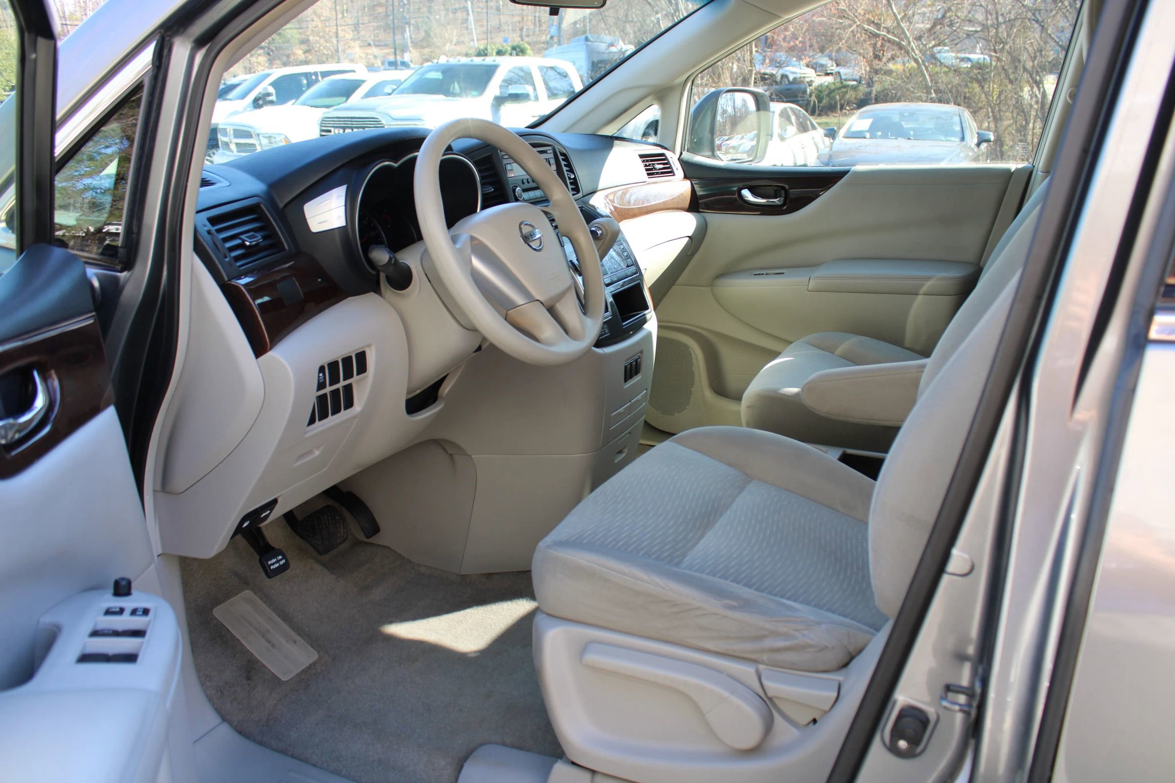 Used 2015 Nissan Quest S image 19