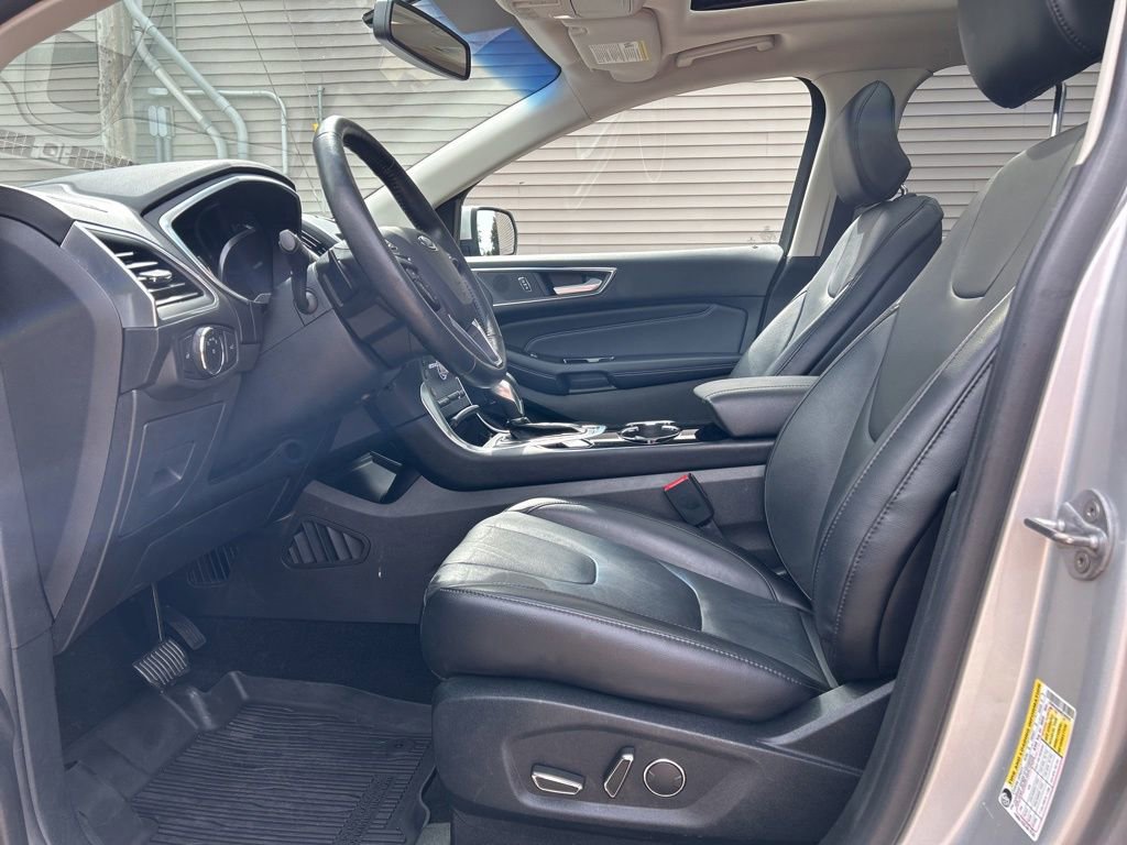 Used 2017 Ford Edge Titanium w/ Technology Package AWD/4WD image 12