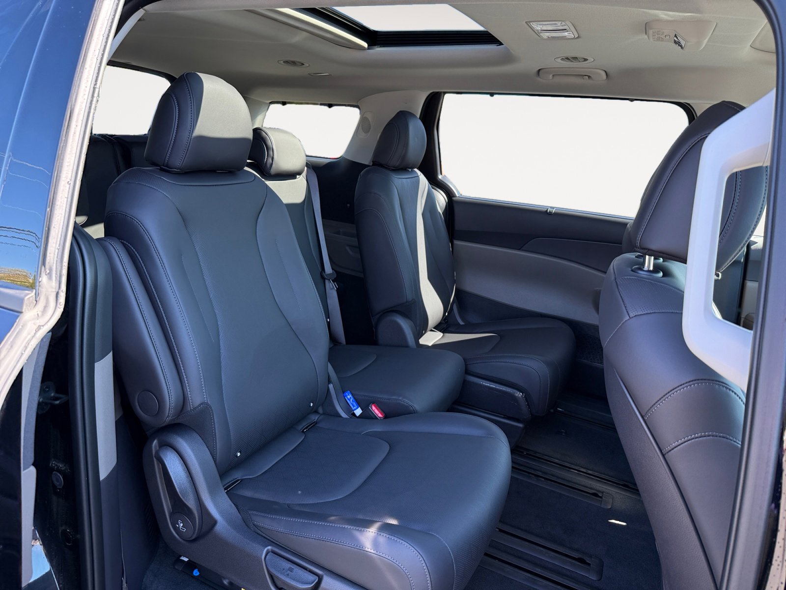 New 2026 Kia Carnival SX image 18