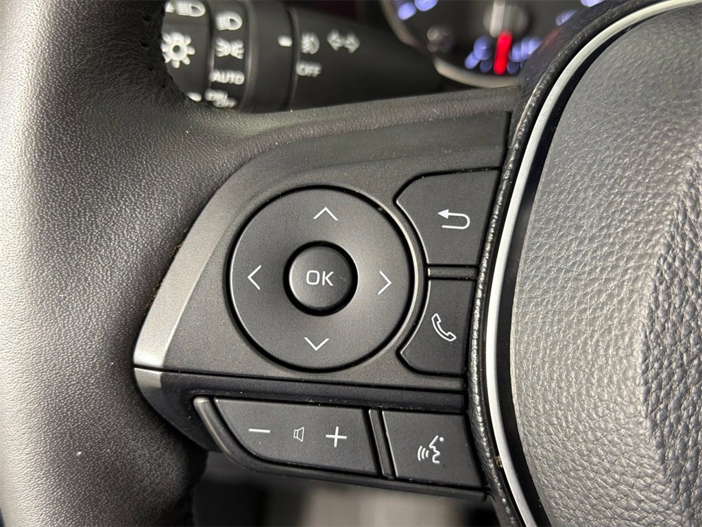 Used 2020 Toyota RAV4 XLE Premium image 26