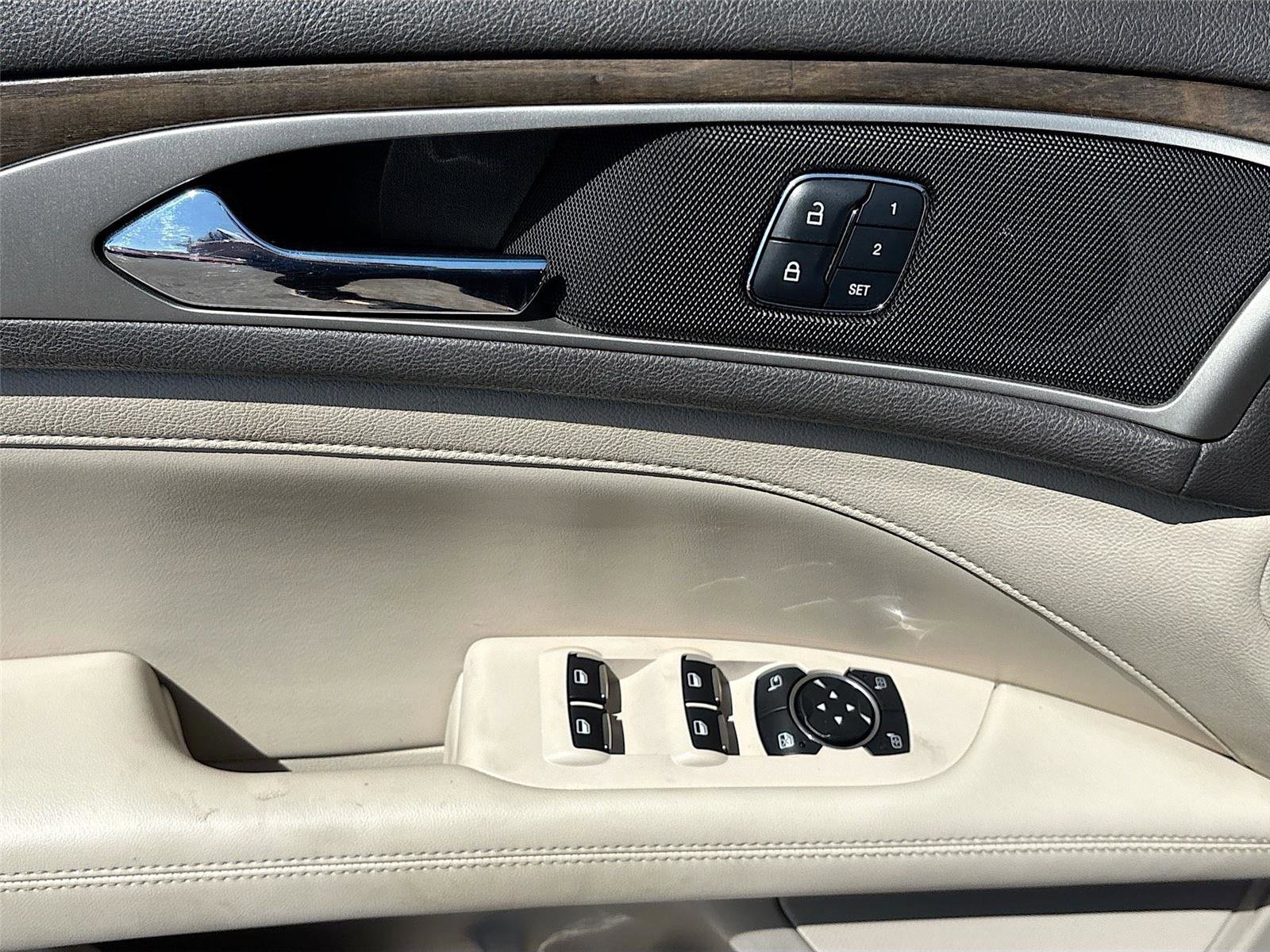 Used 2017 Lincoln MKZ Reserve image 18