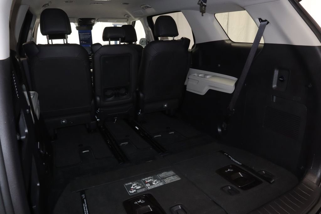 Used 2024 Kia Carnival LX FWD image 17