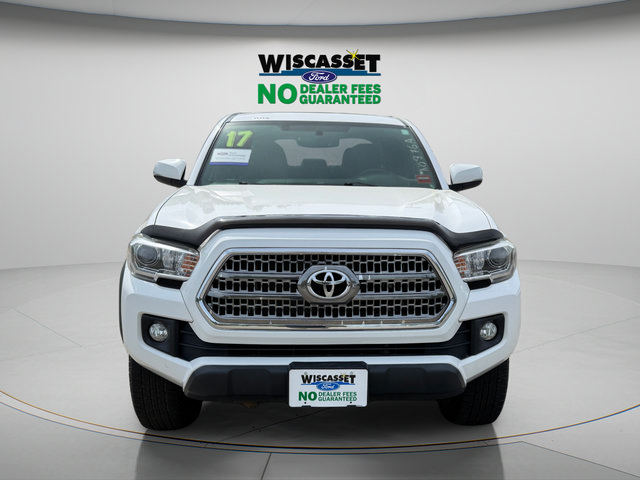 Used 2017 Toyota Tacoma TRD Off-Road w/ Premium & Technology Package AWD/4WD image 11