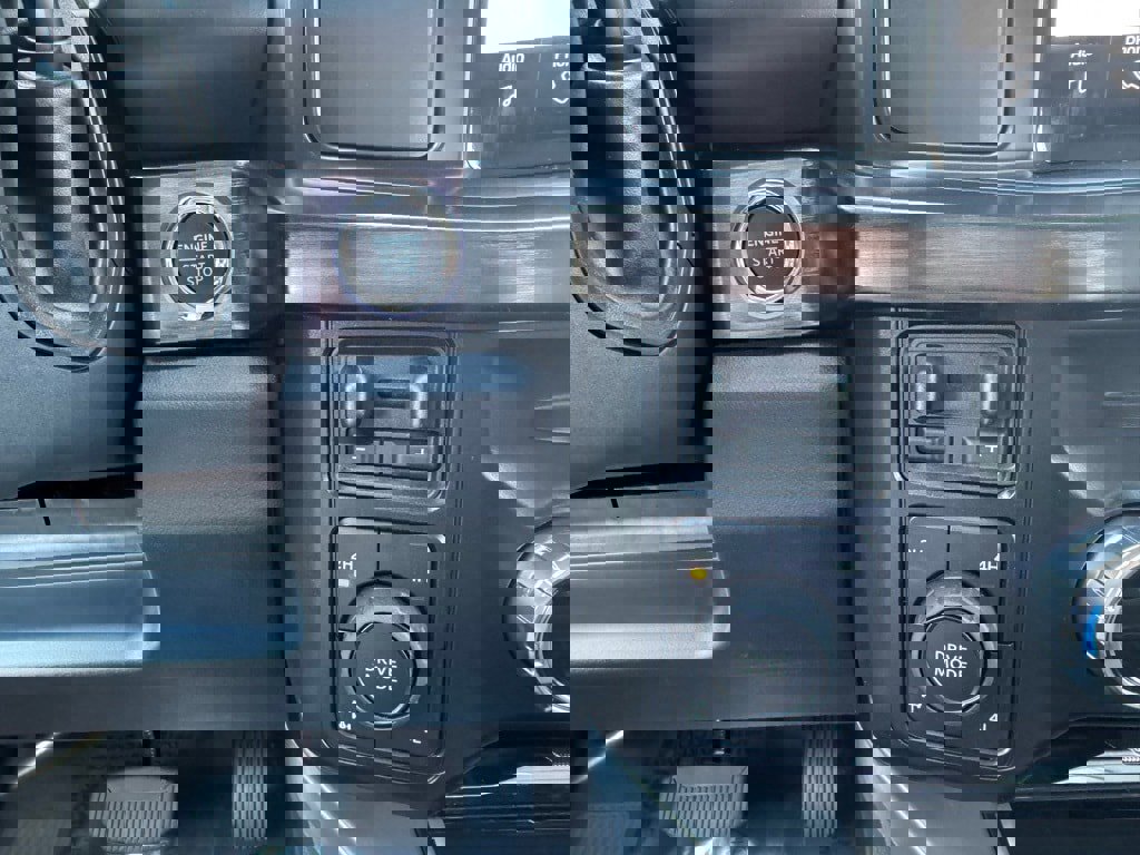 New 2026 Ford F250 Lariat w/ FX4 Off-Road Package image 36