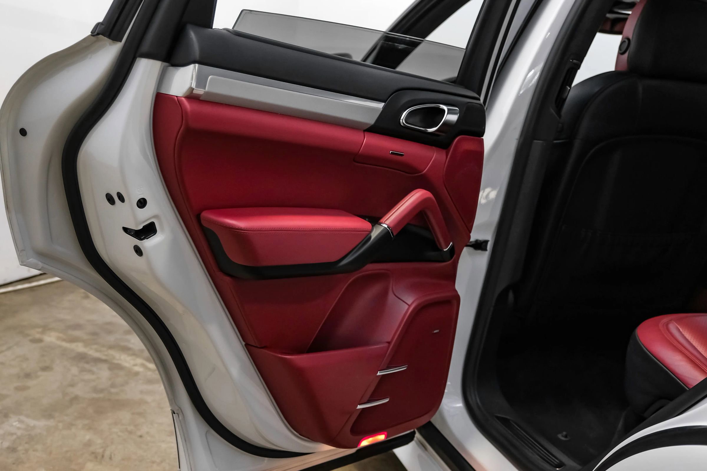 Used 2017 Porsche Cayenne GTS image 39