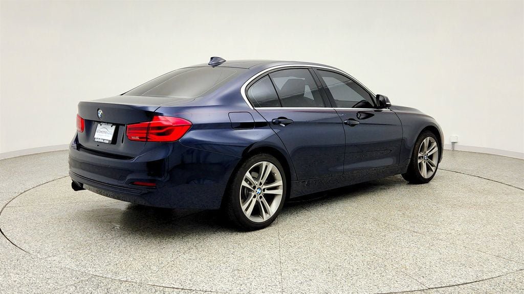 Used 2017 BMW 330i xDrive Sedan w/ Premium Package AWD/4WD image 5