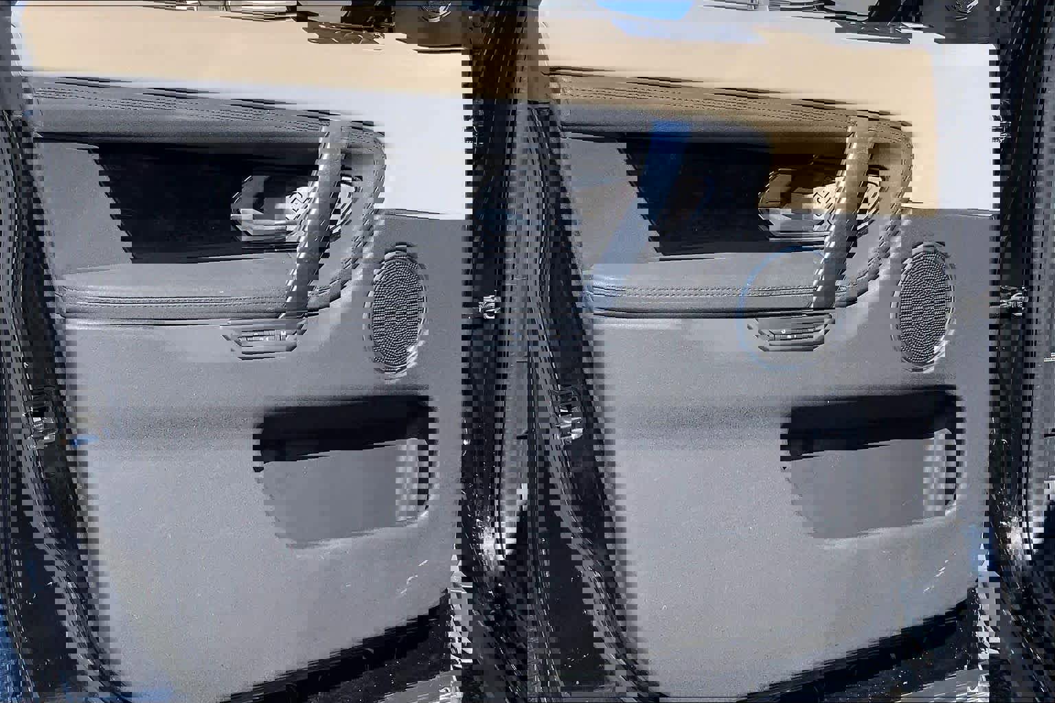 Used 2020 Land Rover Discovery Sport SE image 22