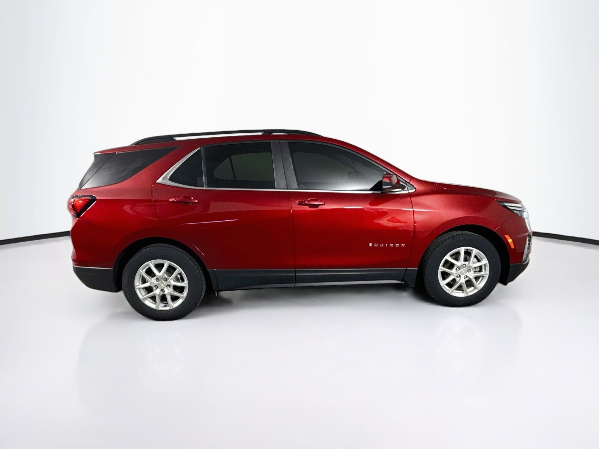 Used 2023 Chevrolet Equinox LT FWD image 2