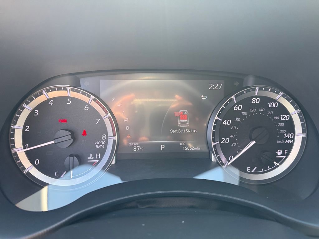 Used 2023 Toyota Highlander LE image 19