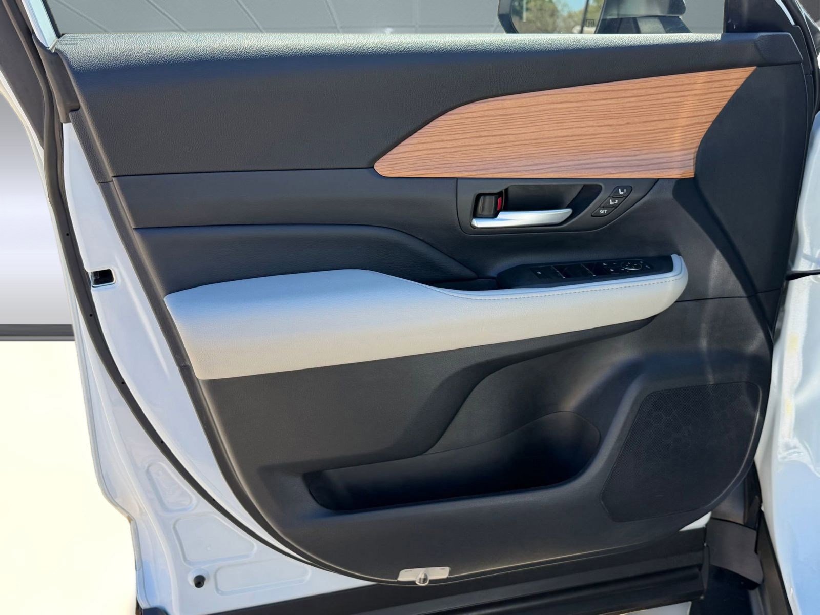 Used 2025 Toyota Grand Highlander Limited image 23