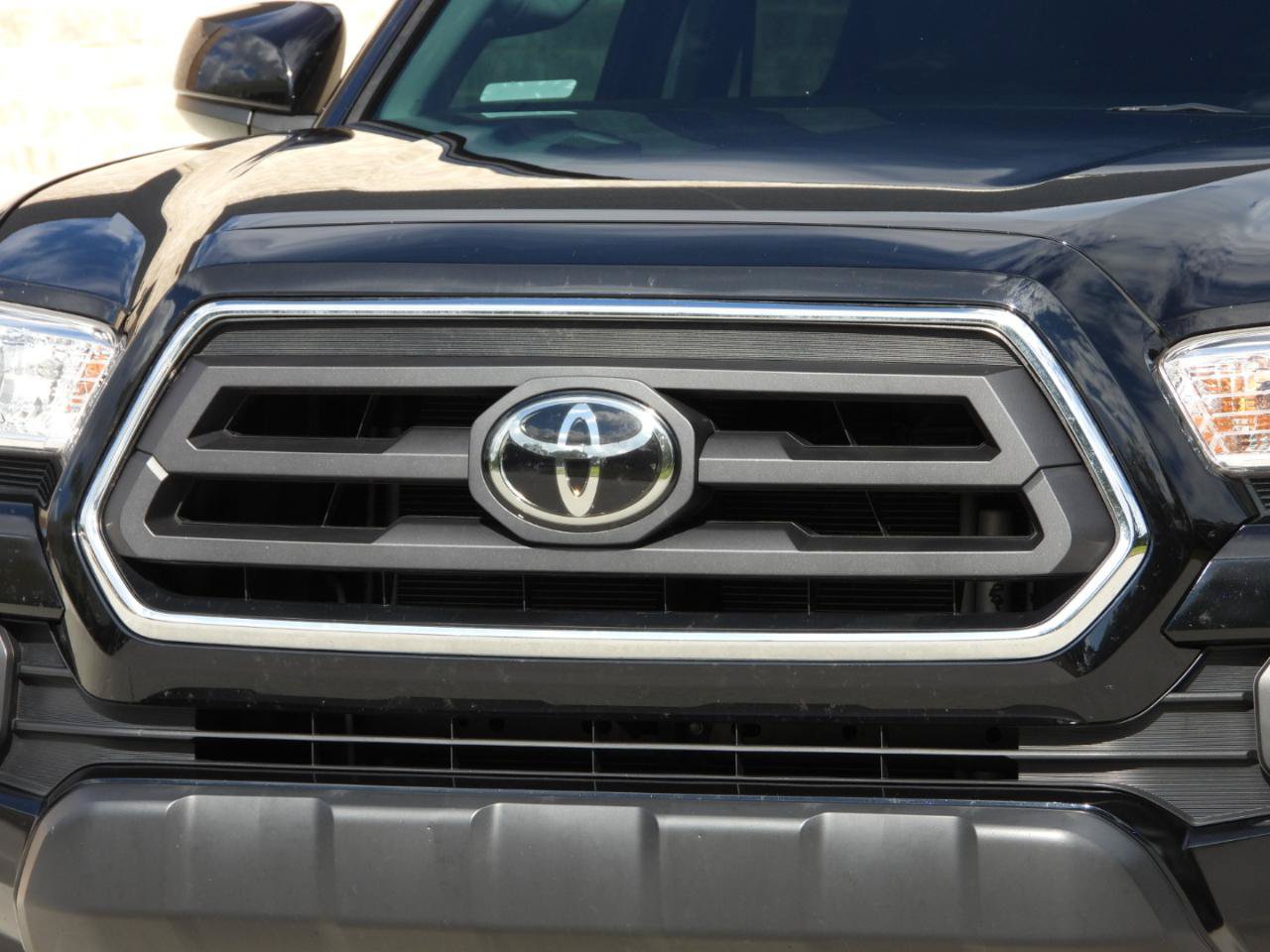 Used 2022 Toyota Tacoma SR5 RWD image 5