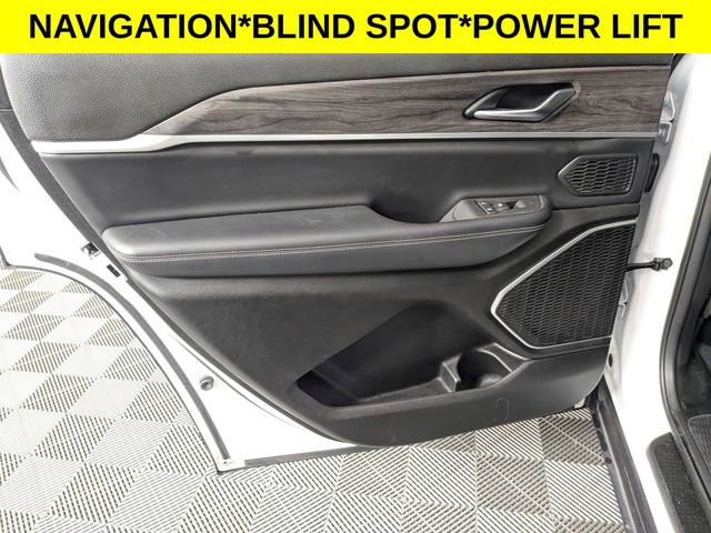 Used 2022 Jeep Grand Cherokee L Limited w/ Black Appearance Package image 33