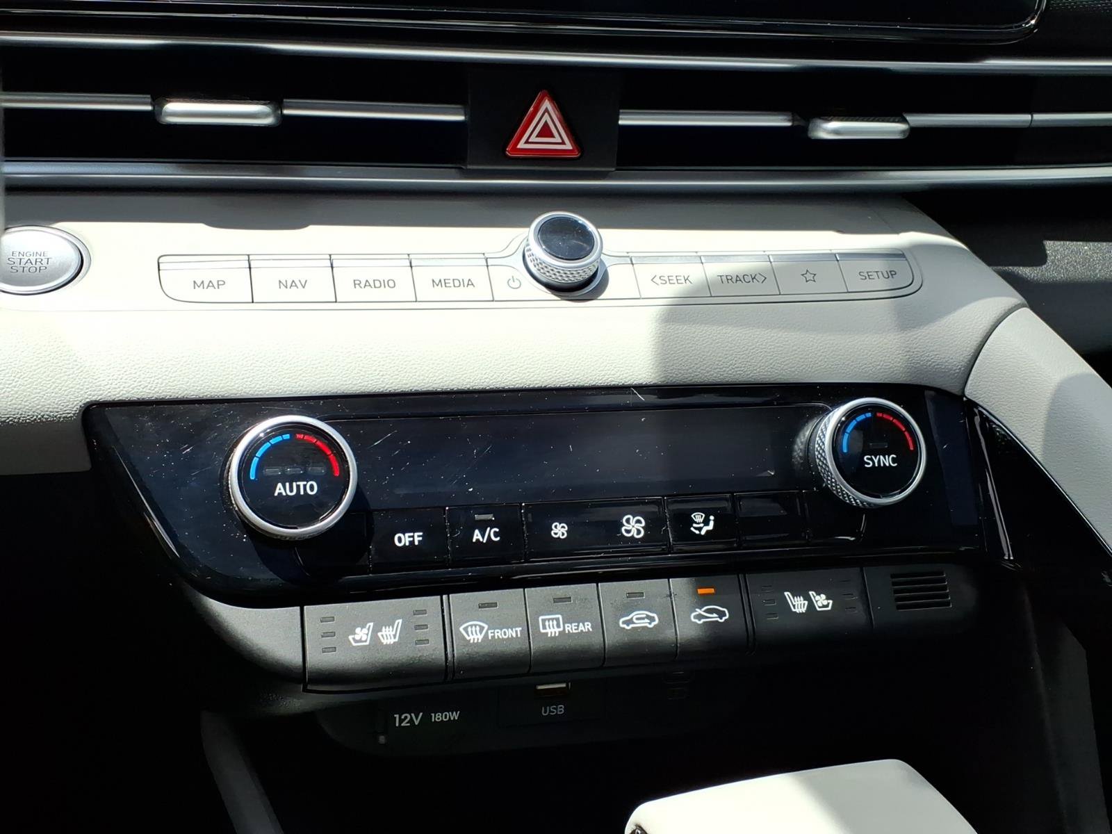 New 2025 Hyundai Elantra Limited FWD image 17