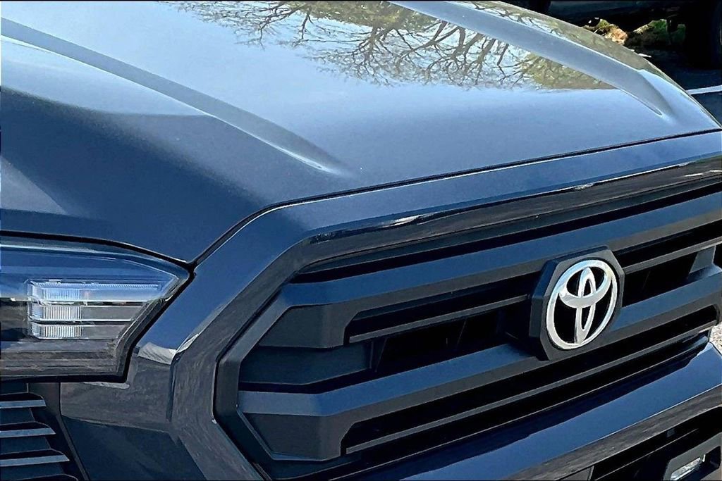Used 2024 Toyota Tacoma SR5 AWD/4WD image 31