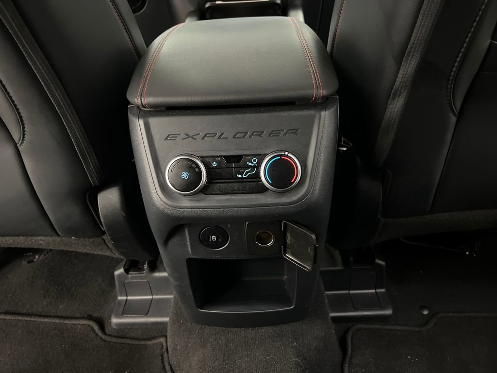 Used 2025 Ford Explorer ST-Line w/ ST-Line Street Pack image 23