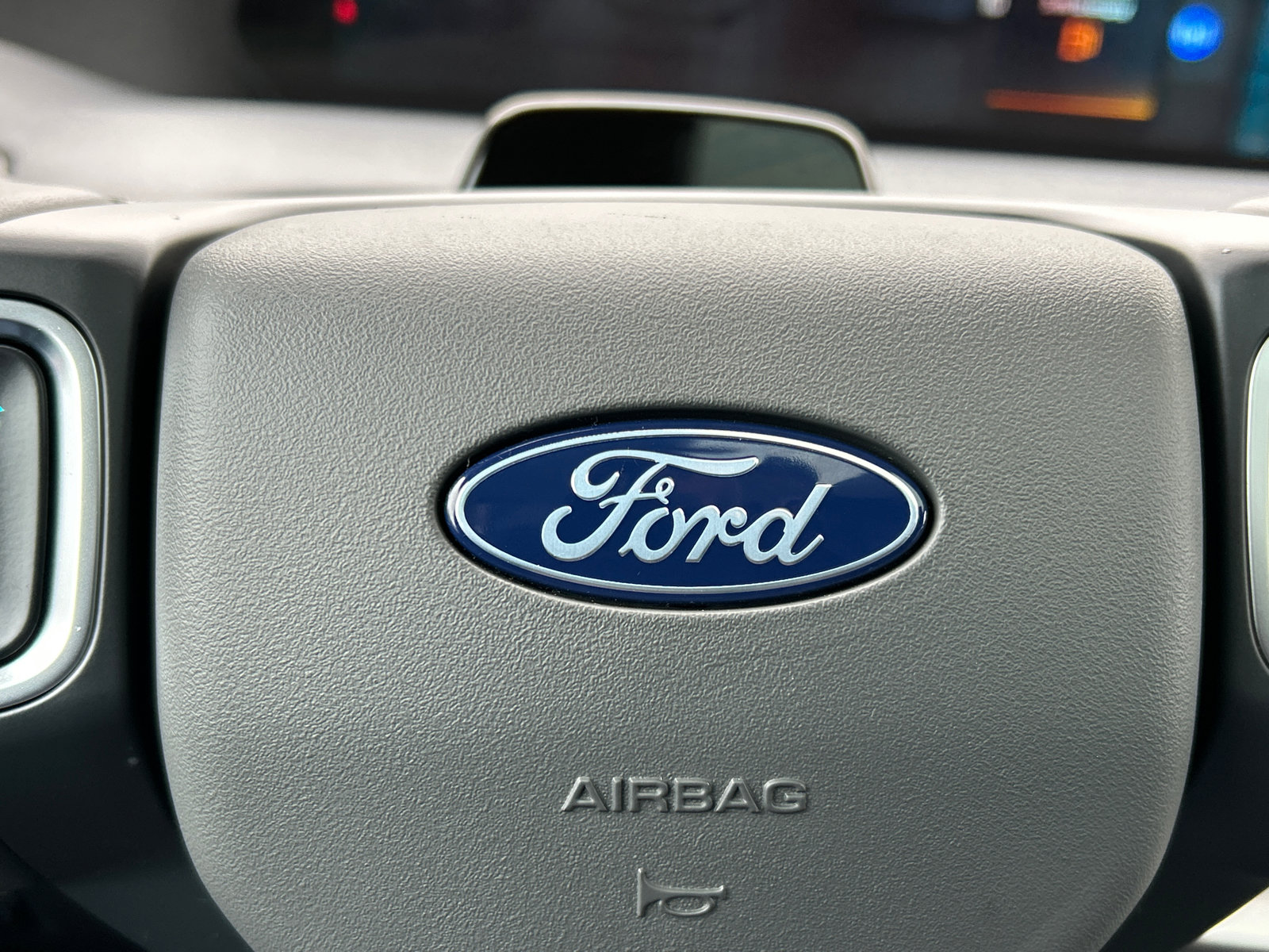 Used 2025 Ford Expedition Active image 26