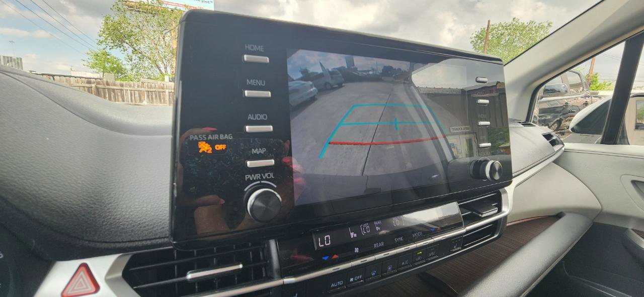 Used 2022 Toyota Sienna XLE image 30