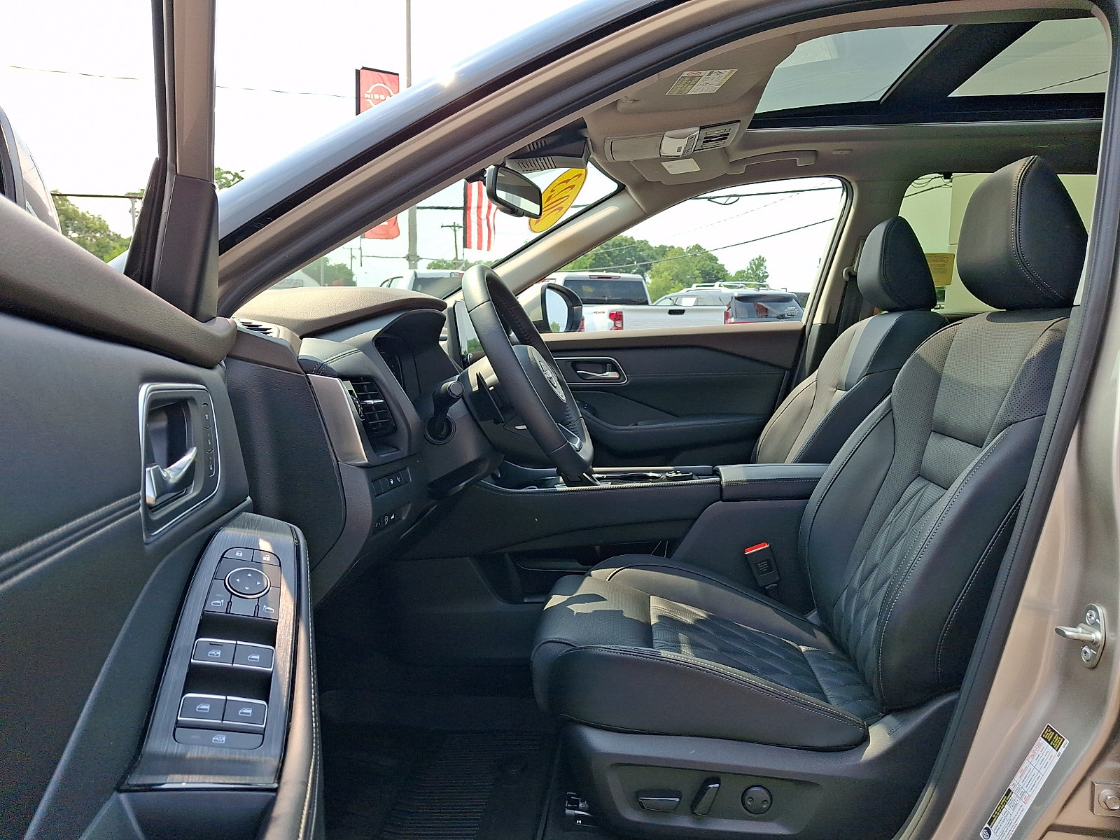 Certified 2023 Nissan Rogue Platinum w/ Platinum Premium Package AWD/4WD image 15