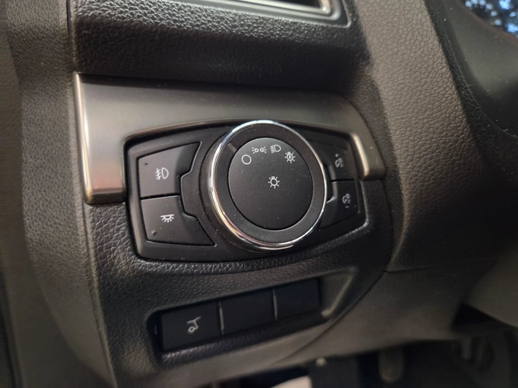 Used 2018 Ford Explorer XLT w/ Equipment Group 202A AWD/4WD image 11