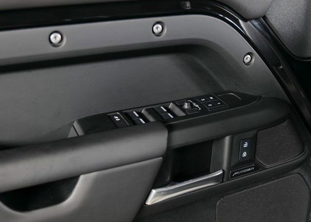 Used 2025 Land Rover Defender 110 S image 26