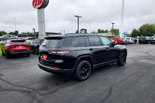 Used 2025 Jeep Grand Cherokee L Altitude AWD/4WD image 34
