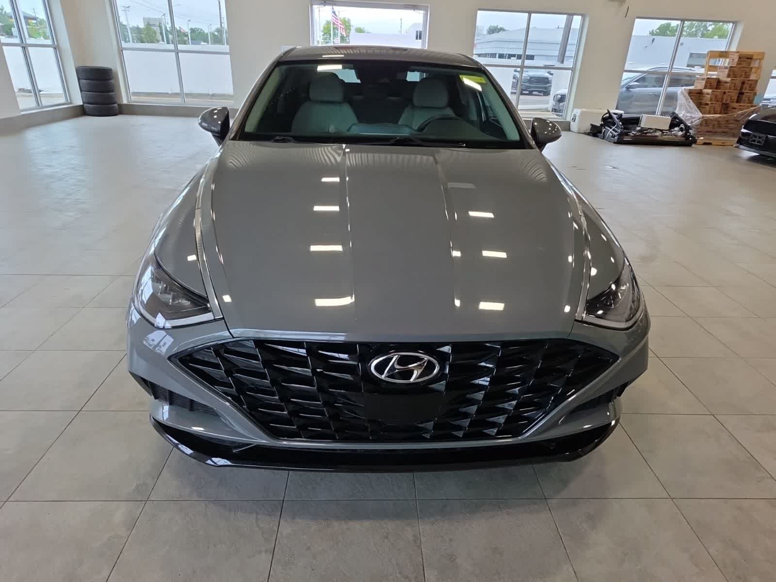 Used 2023 Hyundai Sonata SEL FWD image 2