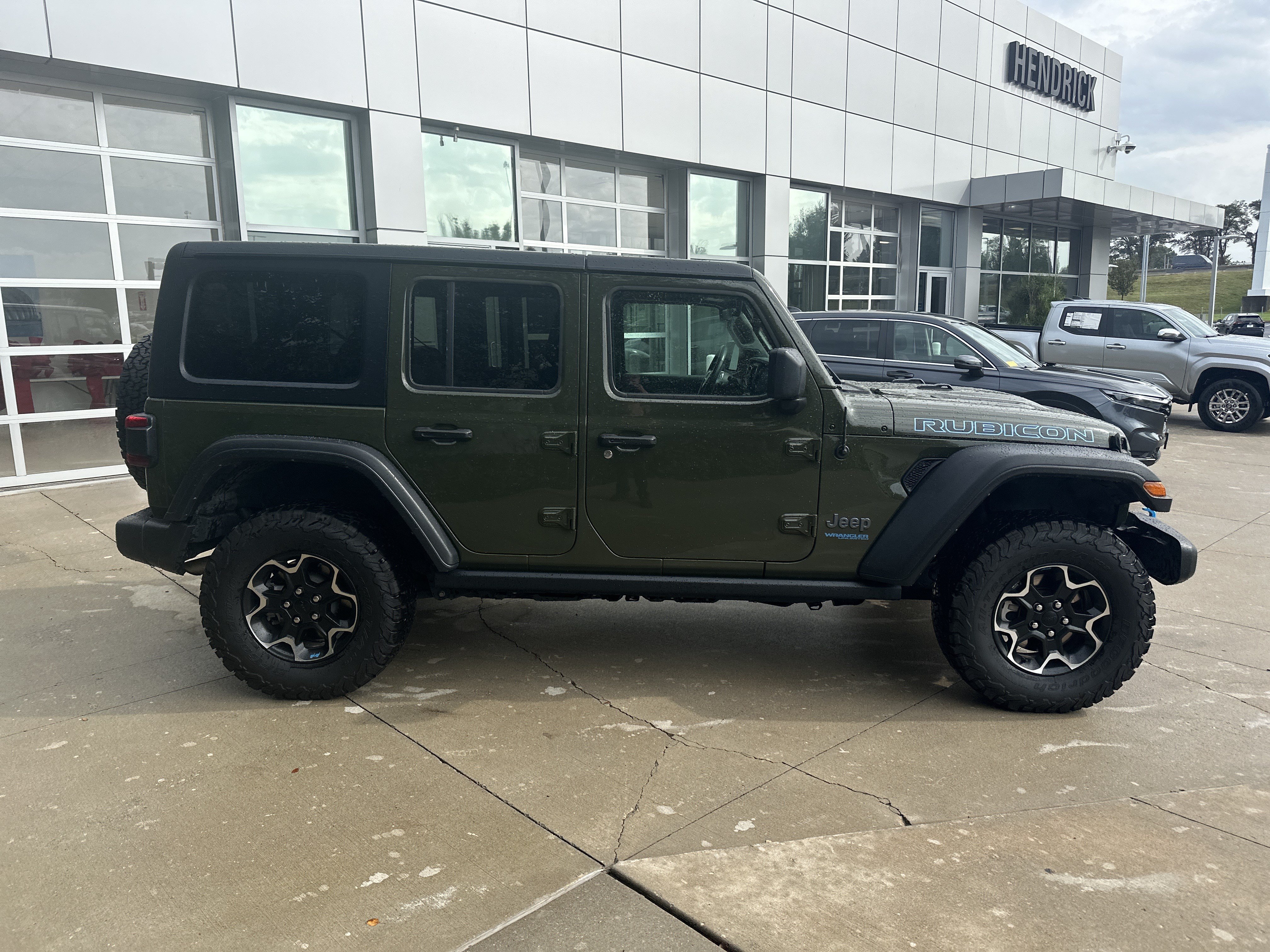 Used 2022 Jeep Wrangler Unlimited Rubicon 4xe w/ Cold Weather Group AWD/4WD image 10