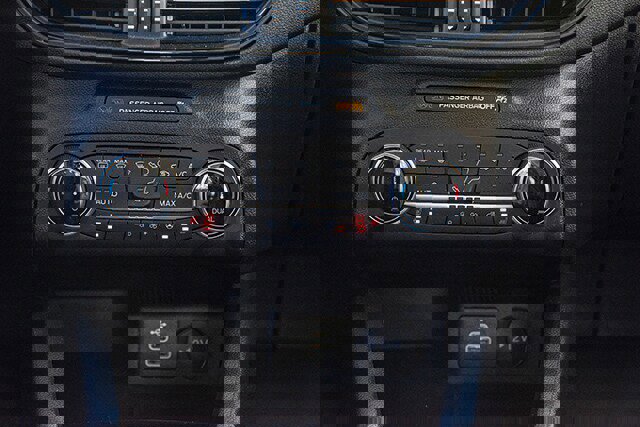 Used 2025 Ford Escape ST-Line w/ Cold Weather Package image 19