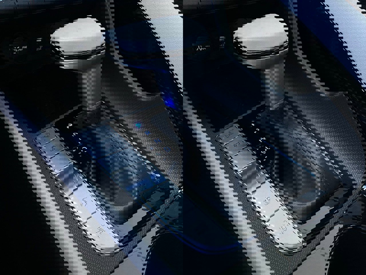 Used 2025 Hyundai Elantra Limited image 24