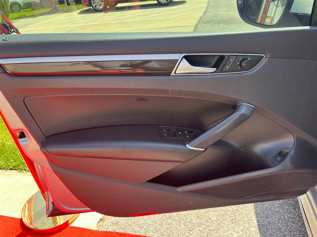 Used 2019 Volkswagen Passat 2.0T SE R-Line FWD image 5