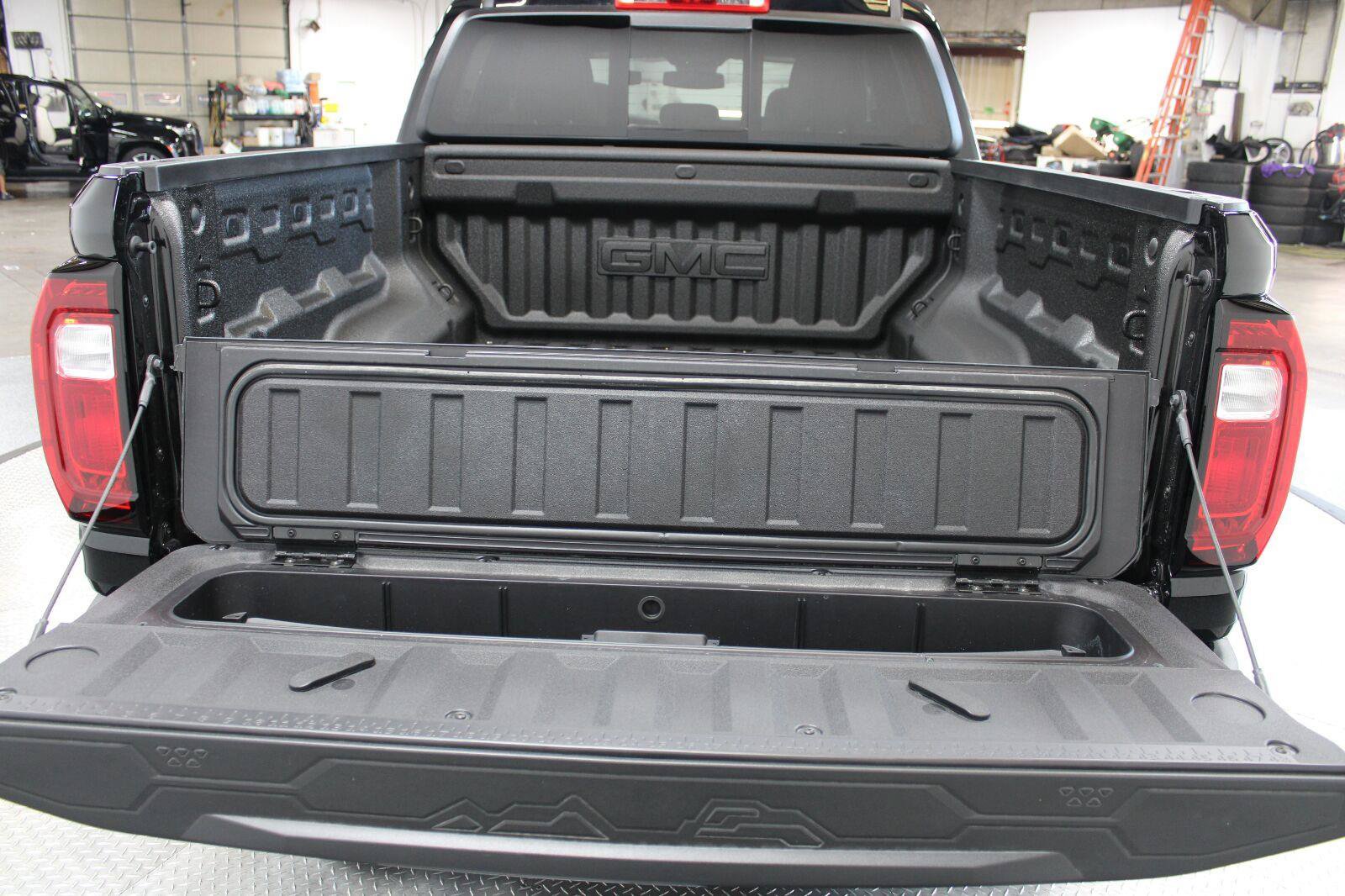 New 2026 GMC Canyon Denali w/ LPO, Denali Black Edition AWD/4WD image 22