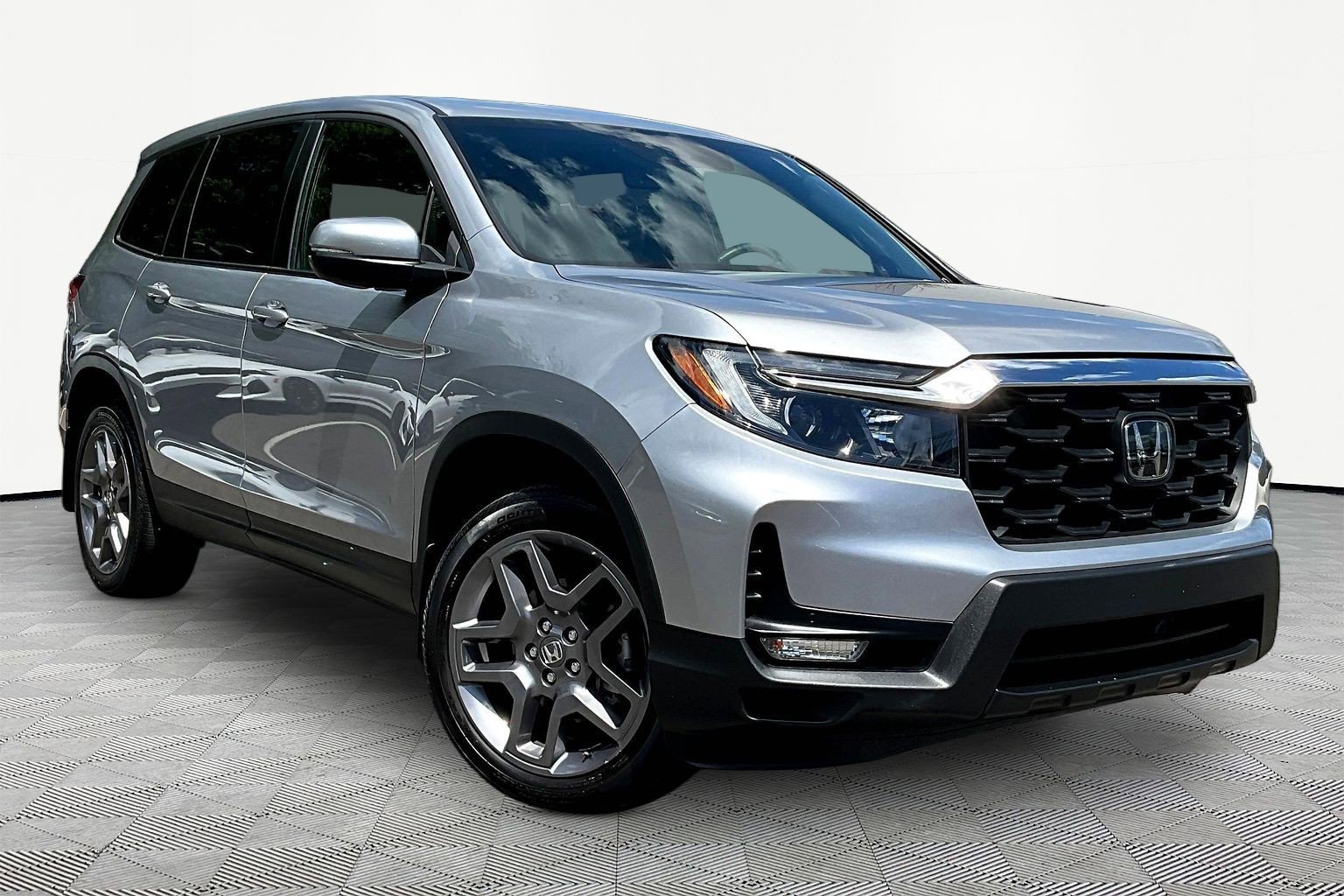 Used 2023 Honda Passport EX-L image 3