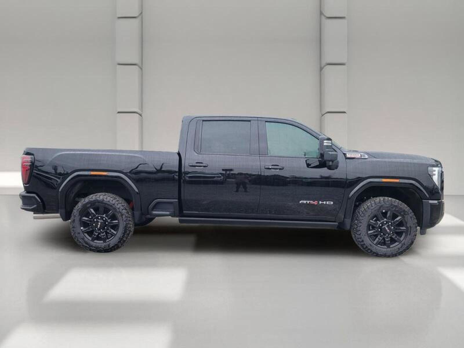 New 2026 GMC Sierra 2500 AT4 w/ AT4 Premium Plus Package AWD/4WD image 4